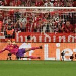 Fußball-Drama in München: Später Elfmeter schockt Bayern