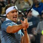 Trotz Schrecksekunde: Zverev erreicht Halbfinale in Rom