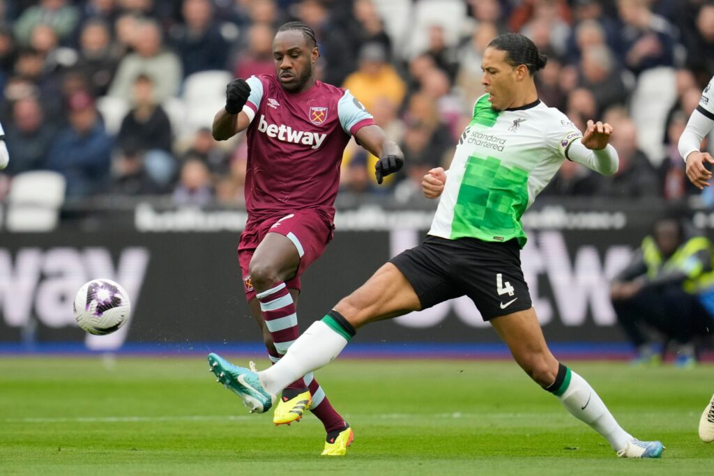 West-Ham-Stürmer Michail Antonio nach Unfall bei Bewusstsein