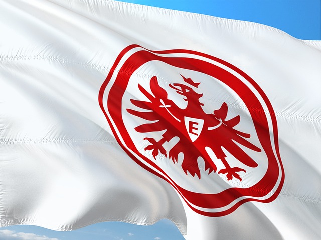DFB leitet Ermittlungen gegen Eintracht Frankfurt nach Wurfvorfällen ein